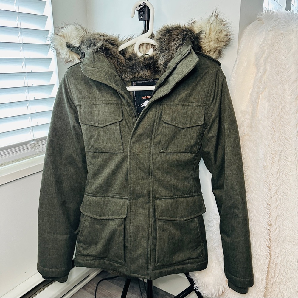 LIKE NEW! Aritzia TNA Olive Green Niseko Parka Faux Fur Down Winter Jacket Coat